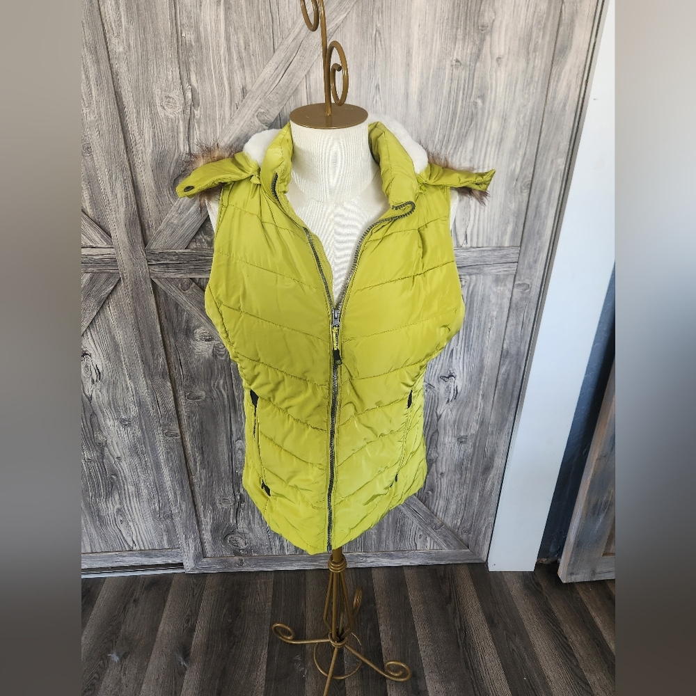 Green Tea Avocado Yellow Puffer Vest with Fleece Lining And A Faux Fur Hood